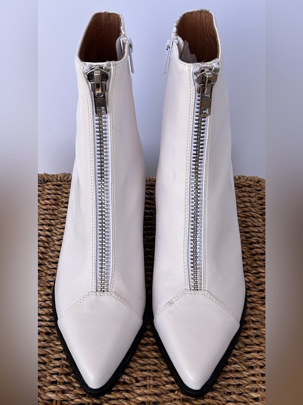 Jeffrey Campbell Women’s Landyn White Leather Zip Front Booties Size 8.5